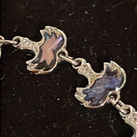 Vintage silver tone bracelet with 11 Abalone shell links & 33 Austrian crystals - Picture 6 of 14